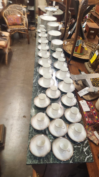 77 PIECE WHITE AND GOLD ROSENTHAL 10 PLACE SETTING DINNER SET WITH DEMITASSE CUPS