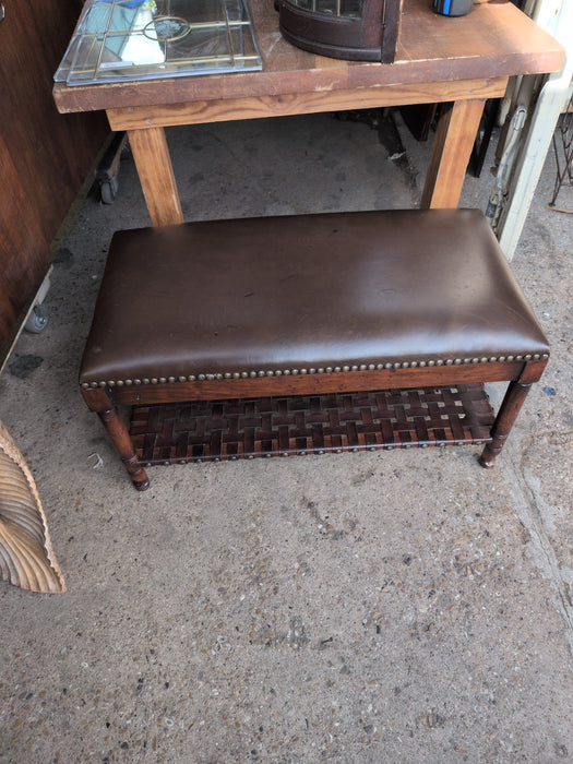 WOOD AND LEATHER BENCH WITH STRETCHER SHELF