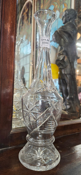 GLASS DECANTER WTH WIDE BASE