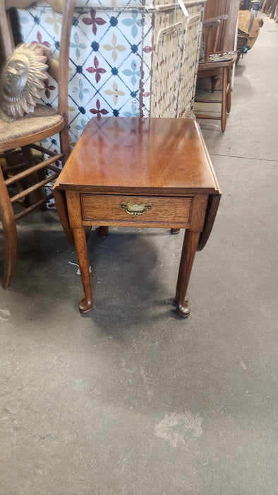 MAHOGANY QUEEN ANNE DROP LEAF SIDE TABLE