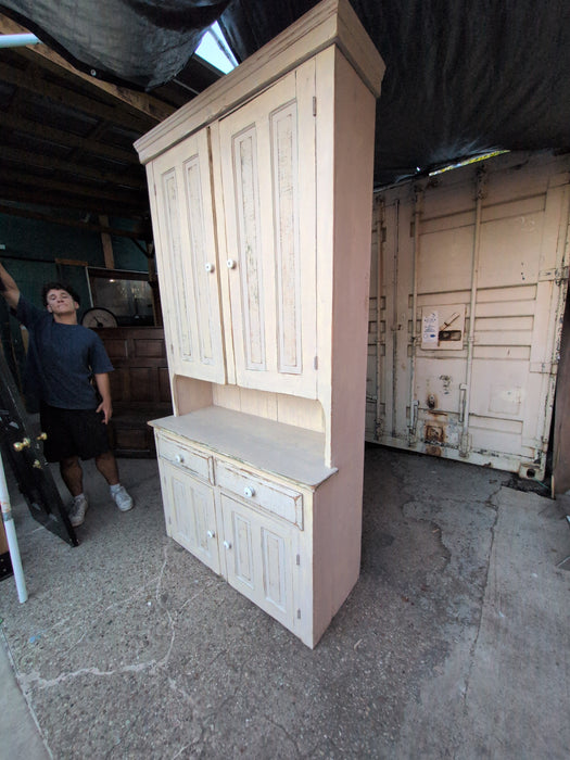 TALL WHITE PAINTED 4 DOOR FARM HOUSE CABINET WITH DRAWERS
