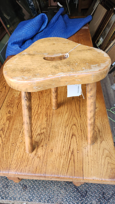 OPEN HANDLE MILK STOOL