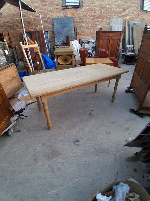 RAW OAK FARM TABLE WITH TURNED LEG