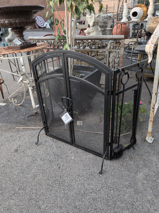 BLACK METAL FIRE SCREEN WITH TOOLS