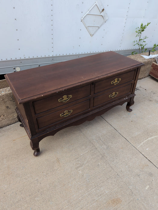 QUEEN ANNE STYLE BLANKET BOX