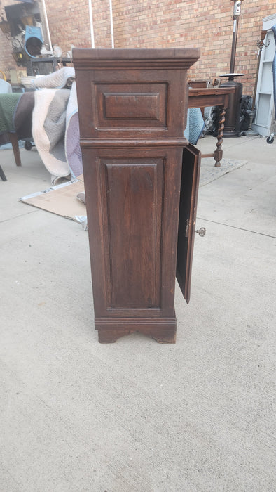SHALLOW OAK JAM CABINET