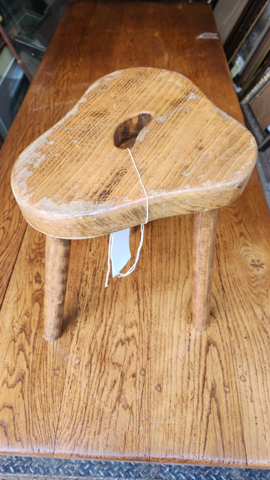 OPEN HANDLE MILK STOOL