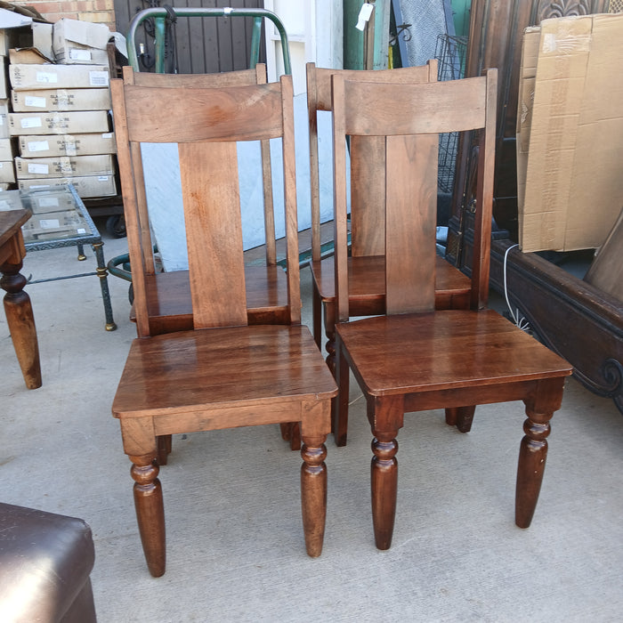 SET OF 4 NOT OLD CHAIRS