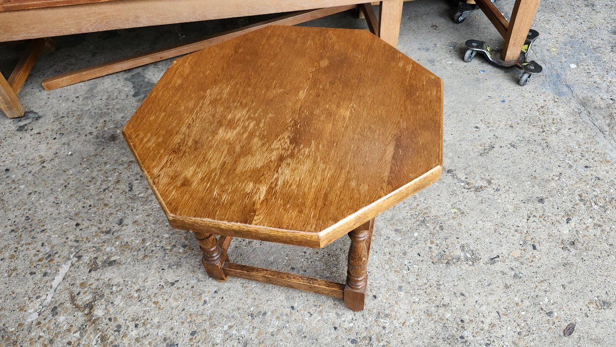 LOW OAK HEXAGON TABLE