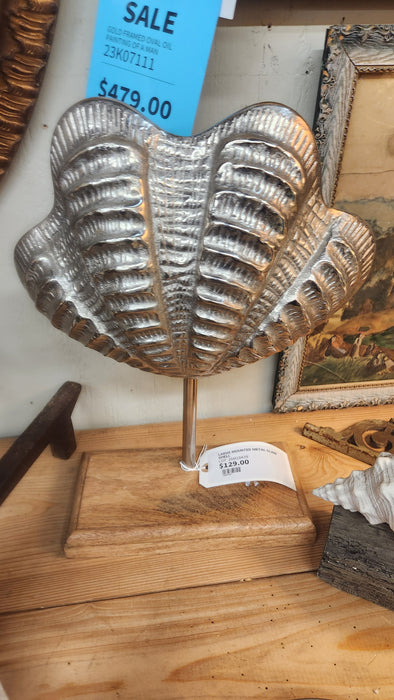 LARGE MOUNTED METAL CLAM SHELL