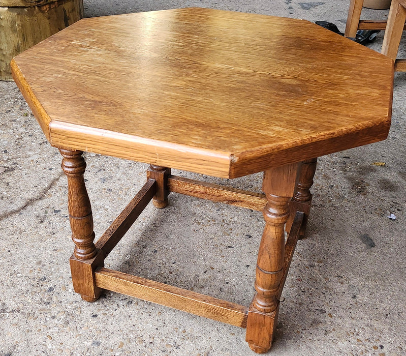 LOW OAK HEXAGON TABLE