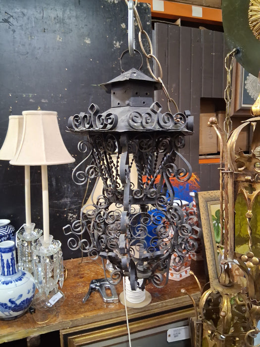 SMALL BLACK TWIST IRON HANGING LIGHT