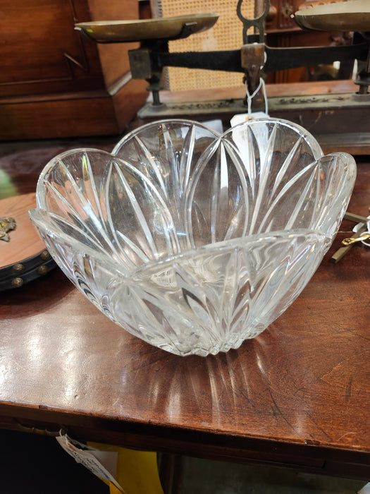 LARGE CRYSTAL BUD SHAPED  BOWL