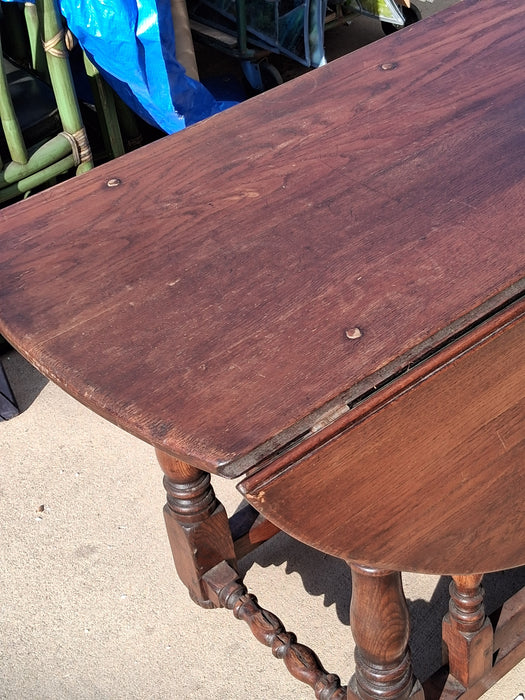 SMALL OAK TURN OF THE CENTURY WAKE TABLE