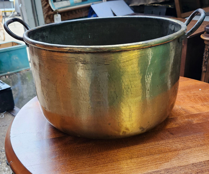 MEDIUM BRASS POT WITH HANDLES