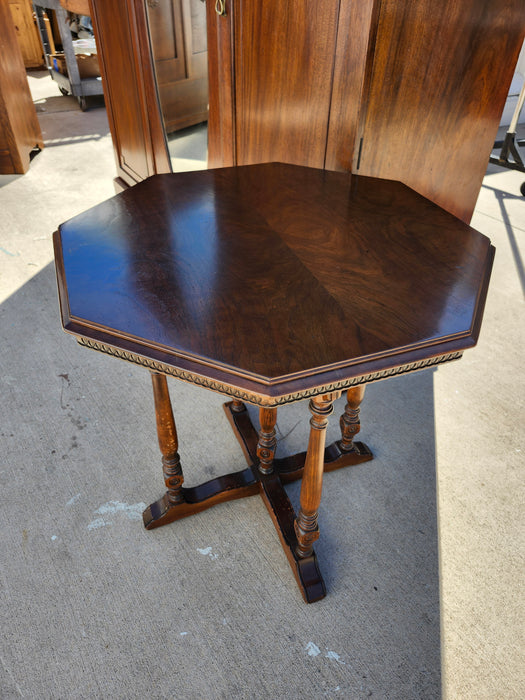 OCTAGONAL WALNUT AMERICAN OCASSIONAL TABLE