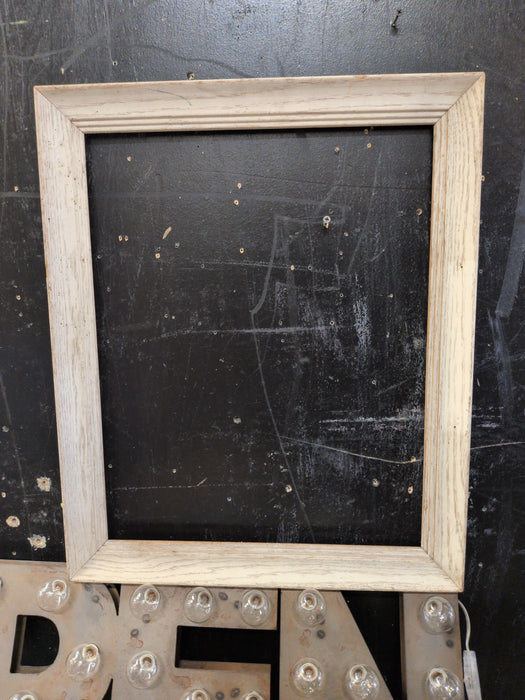 SIMPLE WHITE FRAME