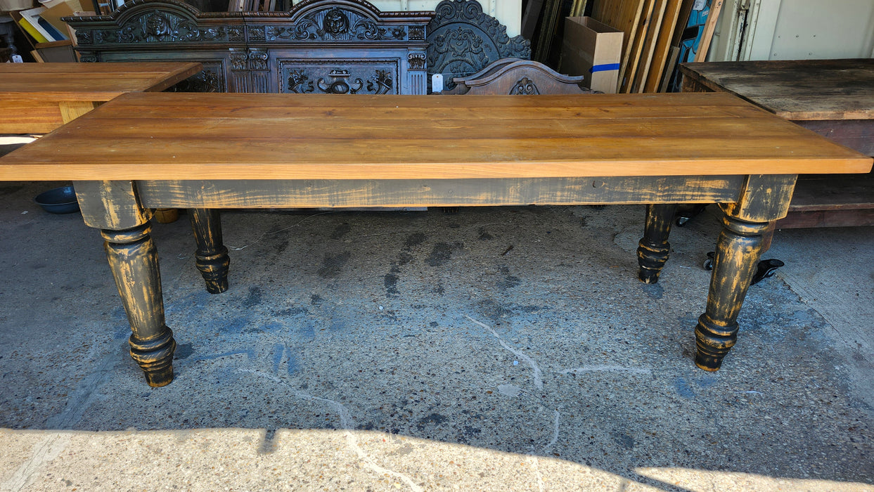PINE TABLE WITH NATURAL TOP AND BLACK PAINTED LEGS
