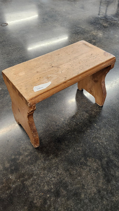 PINE DOVETAILED STOOL