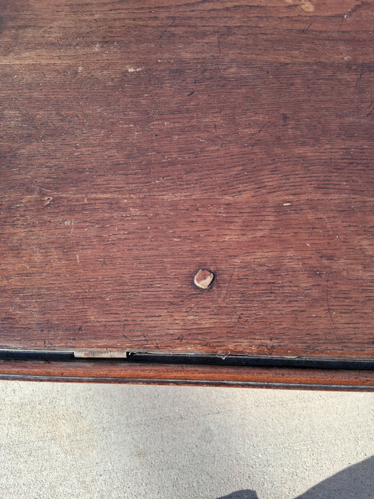 SMALL OAK TURN OF THE CENTURY WAKE TABLE