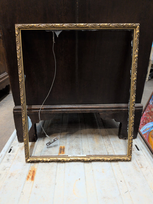 SMALL THIN GILT FRAME