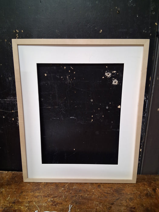 THIN NATURAL FRAME WITH WHITE MATTE