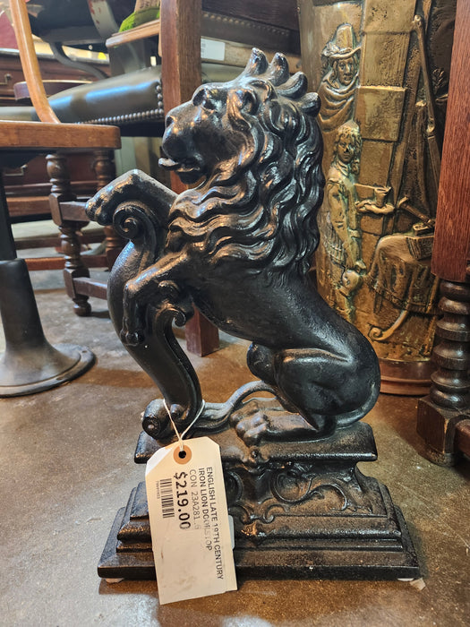 ENGLISH LATE 19TH CENTURY IRON LION DOORSTOP