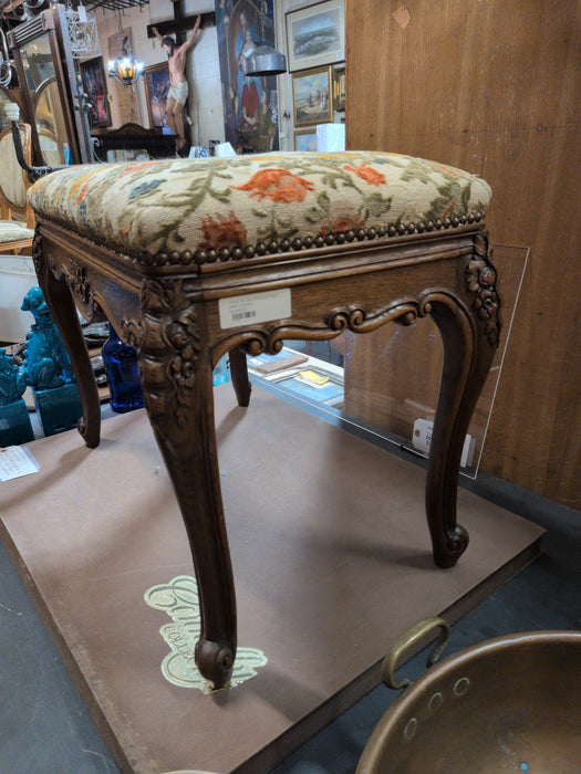 LOUIS XV OAK UPHOLDSTERED VANITY BENCH