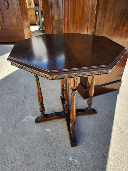 OCTAGONAL WALNUT AMERICAN OCASSIONAL TABLE