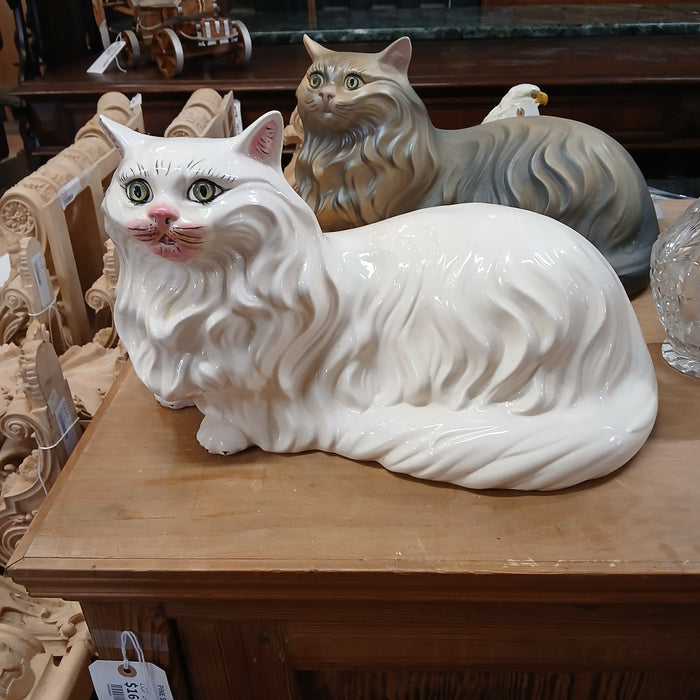 WHITE CERAMIC CAT