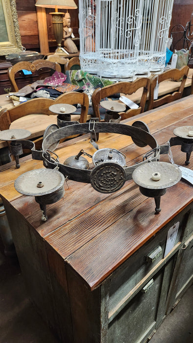 6 LIGHT ROUND IRON LIGHT WITH MEDALLIONS