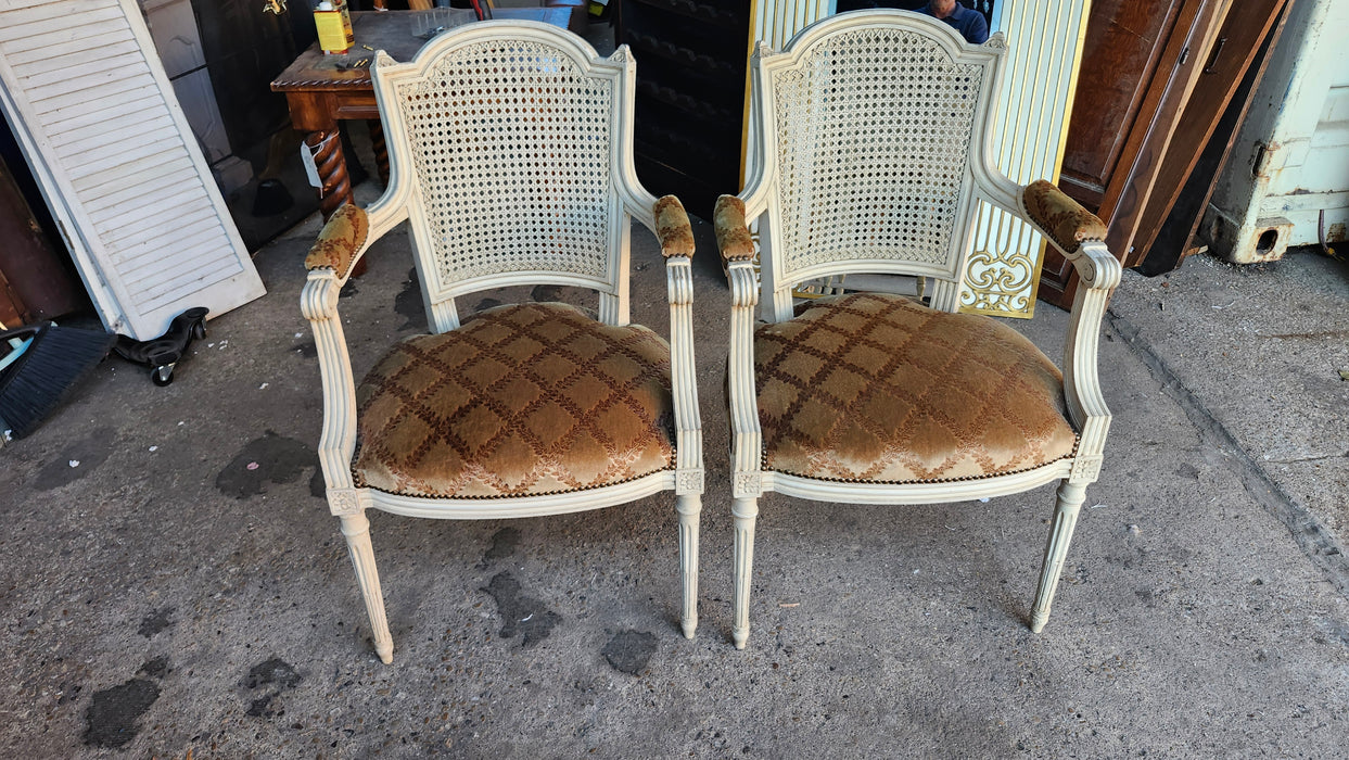 PAIR OF WHITE LOUIS XVI FAUTEUIL CHAIRS
