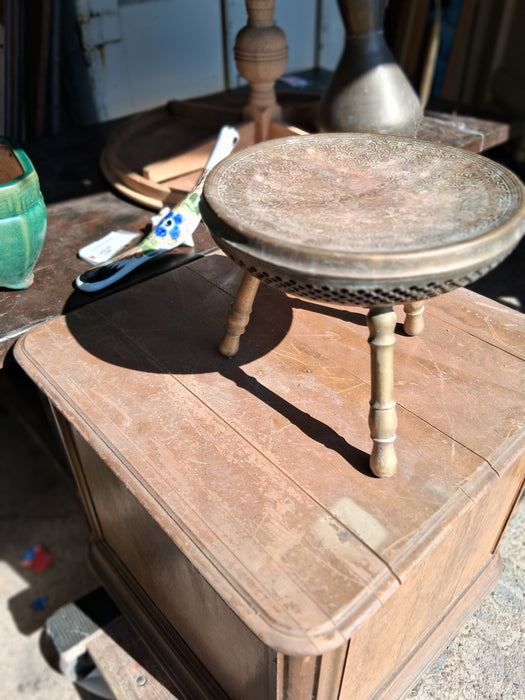 ROUND BRASS STOOL