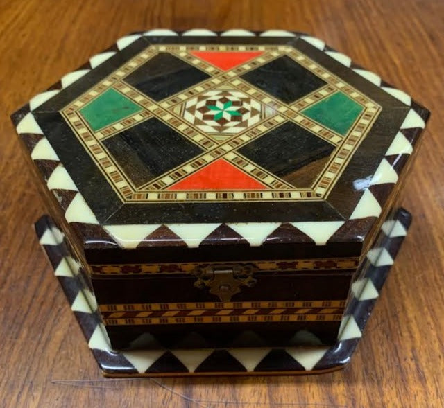 LIDDED HEXAGONAL BOX WITH MARQETRY