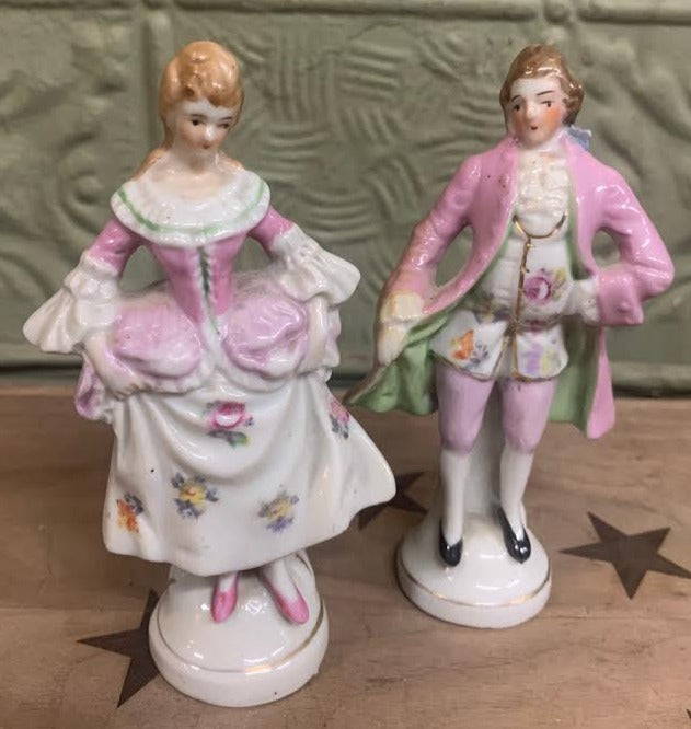 SMALL PAIR OF MAN AND WOMAN FIGURINES