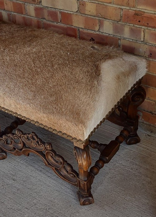 LARGE HIDE COVERED END OF BED BENCH