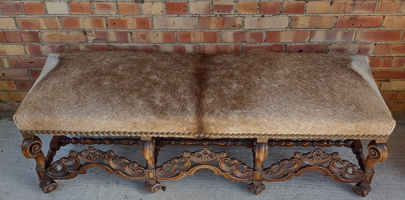 LARGE HIDE COVERED END OF BED BENCH
