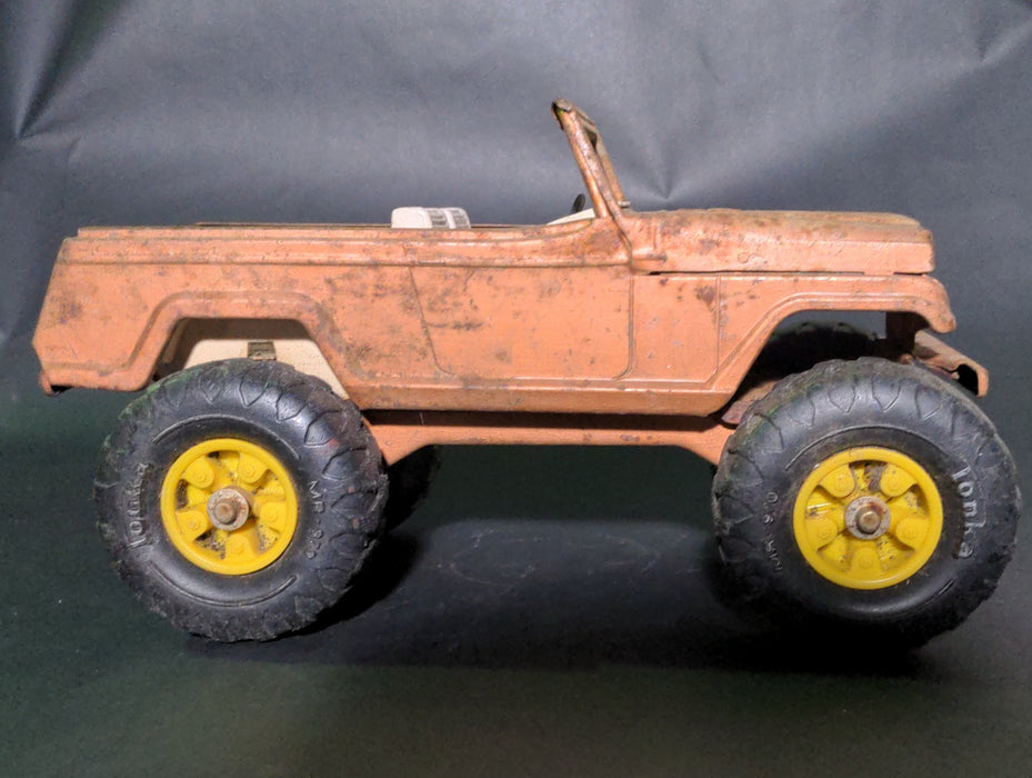 RUSTY TOY JEEP