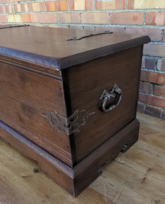 SMALL RUSTIC OAK COFFER WITH STRAP HINGES