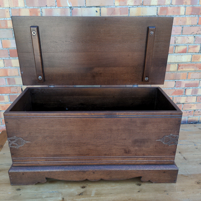 SMALL RUSTIC OAK COFFER WITH STRAP HINGES