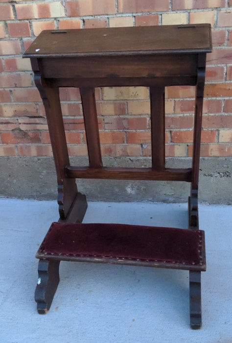 FRENCH OAK KNEELER