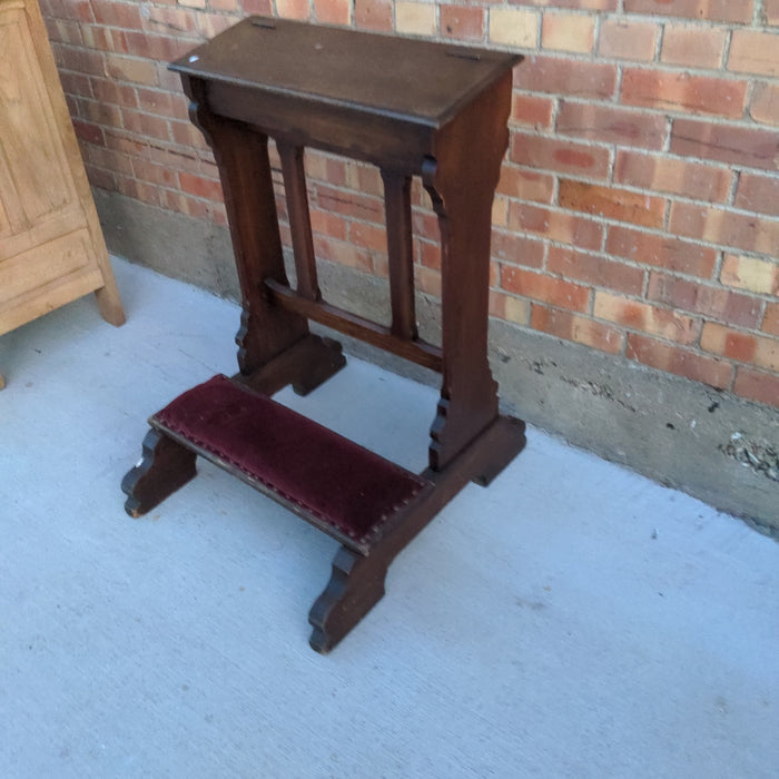 FRENCH OAK KNEELER