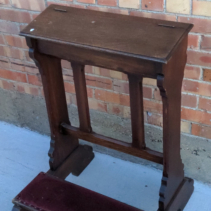 FRENCH OAK KNEELER