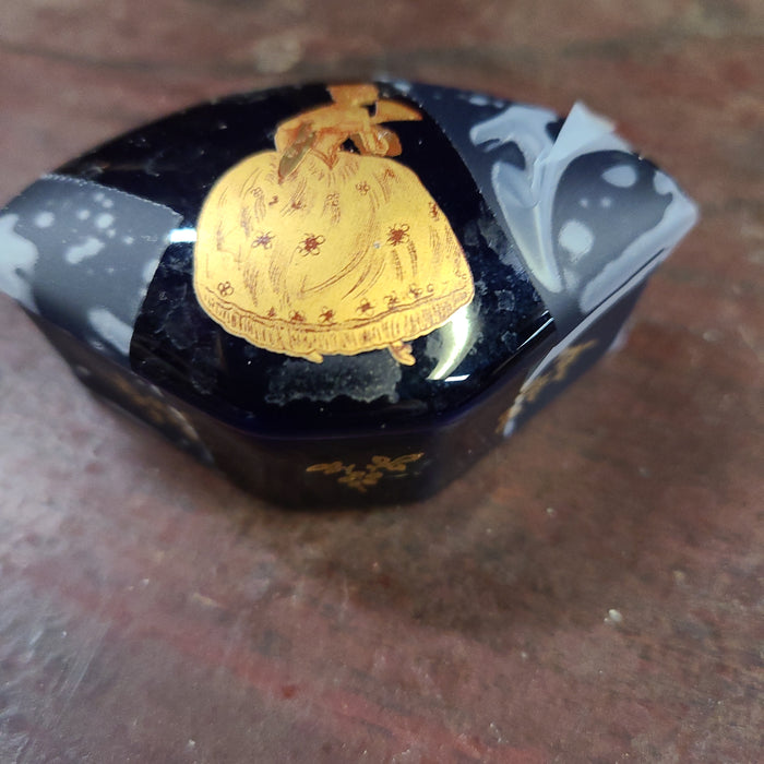 LIMOGE TINY BOX WITH LADY