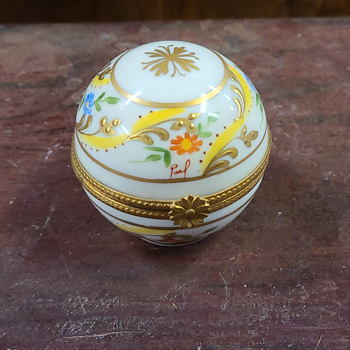 LIMOGE PORCELAIN LIDDED BOX WHITE AND GOLD FLORAL