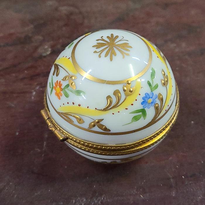 LIMOGE PORCELAIN LIDDED BOX WHITE AND GOLD FLORAL