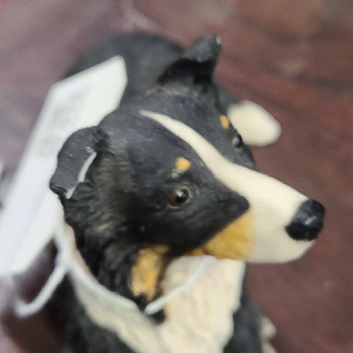 RESIN DOG STATUE OF BORDER COLLIE AS IS