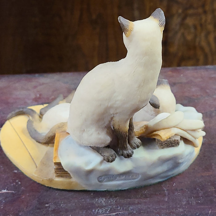 AS IS SIAMESE CATS STATUE