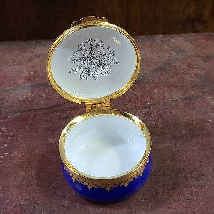 ENGLISH TINY FLORAL LID BOX WITH VASE