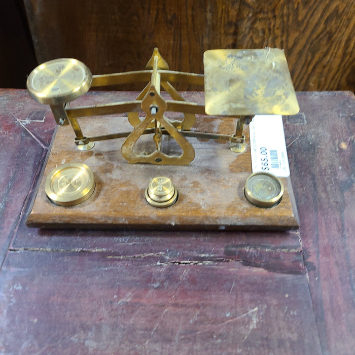 TINY BRASS AND WOOD SCALE WITH WEIGHTS